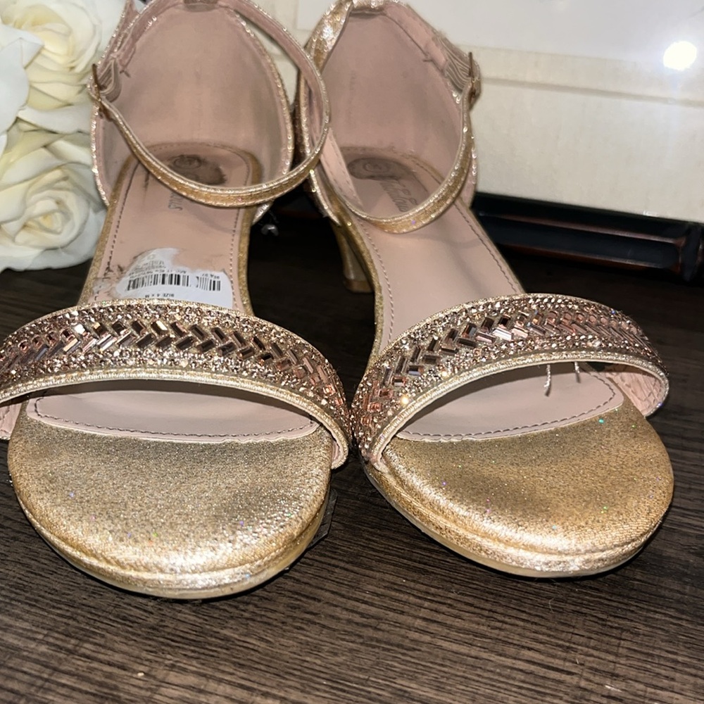 FABULOUS Youth Girls Dress Pump w Ankle Straps Rose Gold EUC sz Big Kids 4 EUC - Picture 4 of 11